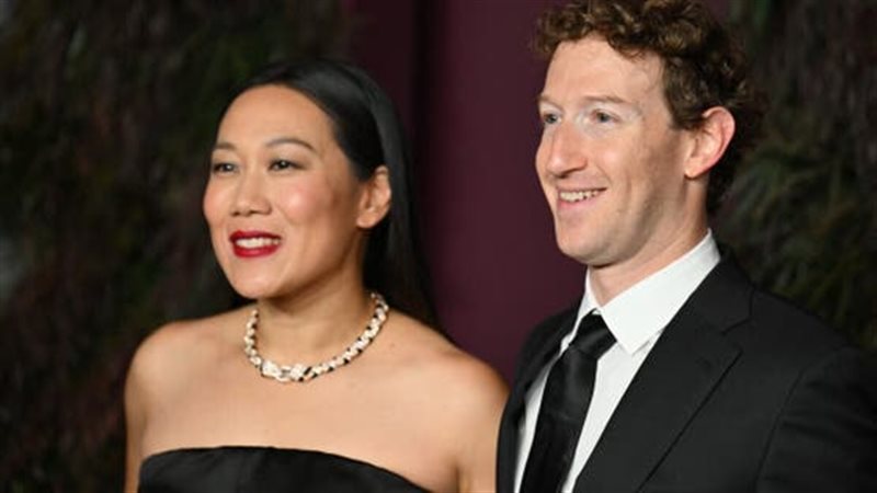 مارك زوكربيرغ وزوجته