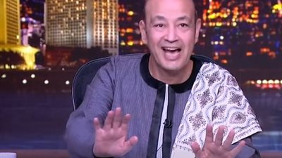 عمرو أديب للعيبة الزمالك: البسوا الجلاليب البيضا ام خطين حمر ومفيش كرة هتعدي بين رجليكم