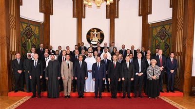 السيسي يستقبل ممثلي شركات الاتصالات العالمية ويؤكد: مصر وجهة جاذبة لصناعة التعهيد