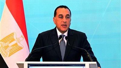 مدبولي: نستهدف تحويل أسطول النقل العام لأتوبيسات بالكهرباء