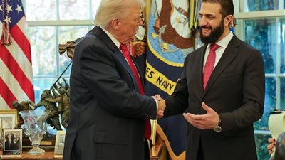 تقارب غير مسبوق: الشرع يدخل البيت الأبيض ودمشق تغيّر تموضعها… محلل سوري يكشف لـ تفصيلة ملامح المرحلة الجديدة