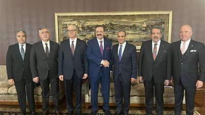 وزير الخارجية يزور مقر اتحاد الغرف والبورصات التركية في أنقرة 