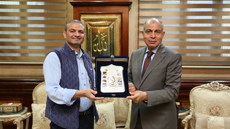 محافظ المنيا يكرم