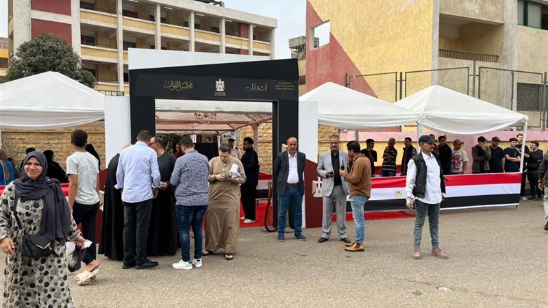 التواجد أمام اللجان