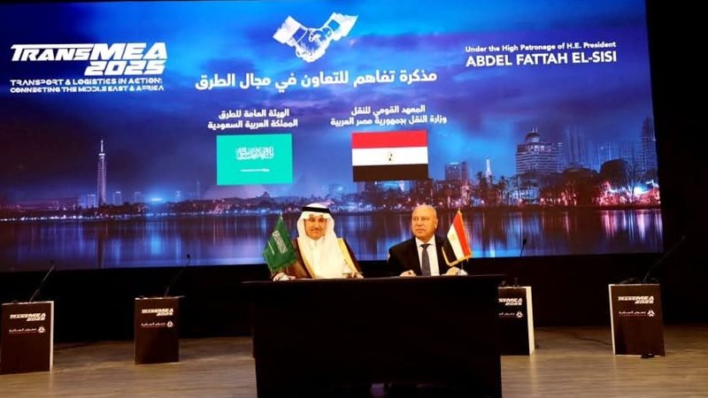 جانب من توقيع الاتفاقية