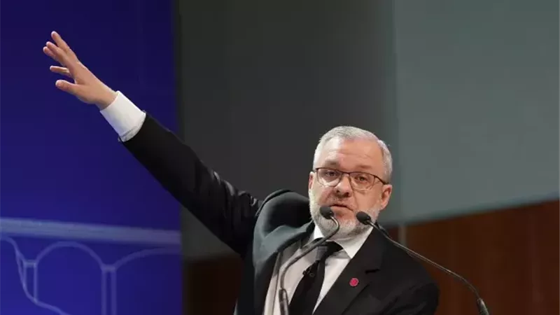 الوزير المتهم