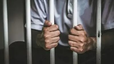 حبس موظفة وسيدة منقبة 4 أيام لاتهامهما بسرقة فرع شركة اتصالات بالوراق تحت تهديد السلاح