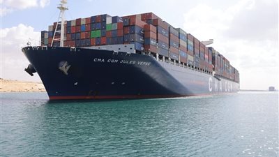 عبور سفينة الحاويات CMA CGM HELIUM في رحلتها البحرية الأولى عبر القناة