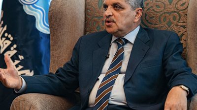 أسامة ربيع: عبور السفن بقناة السويس يرتفع 10% والعائد الدولاري يزيد 20% خلال أسبوعين