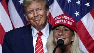 تصاعد الخلاف بين ترامب وجرين.. من الحليفـة الأكثر ولاءً إلى العشب المتعفّن