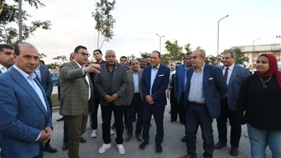 وزير الإسكان يتفقد 