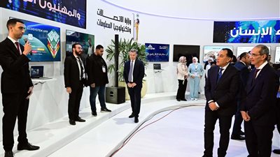 رئيس الوزراء يناقش عددا من خريجي مبادرات وزارة الاتصالات وأصحاب الشركات الناشئة