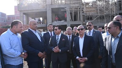 وزير الرياضة ومحافظ الإسماعيلية يتفقدان مشروع إنشاء المدرسة المصرية اليابانية