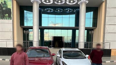 ضبط قائدي سيارتين نفّذا استعراضات خطرة وعرضا حياة المواطنين للخطر بالجيزة 