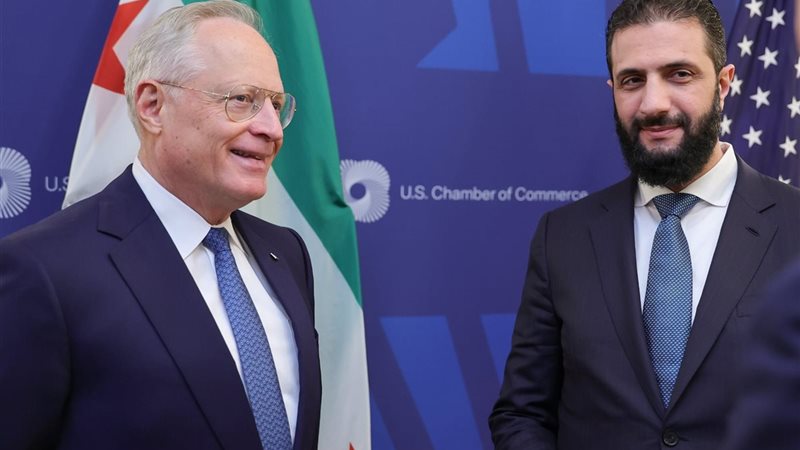 الشرع وأعضاء الغرفة