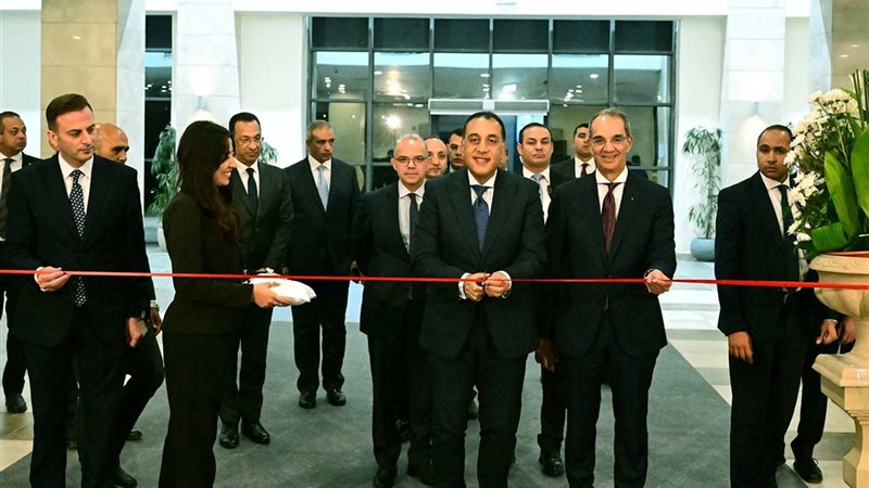 رئيس الوزراء يفتتح