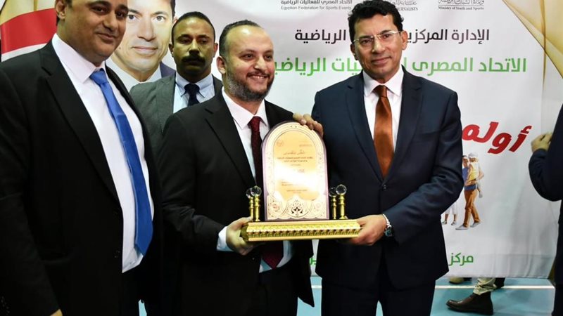 وزير الشباب والرياضة