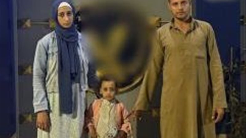 الطفلة وأسرتها 