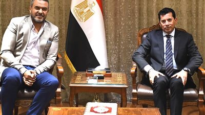 وزير الرياضة يلتقي رئيس مكتب الـNBA بمصر ويؤكد: نمتلك 55 محترفاً في دوري الجامعات