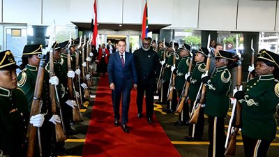 رئيس الوزراء يصل جوهانسبرج لقيادة وفد مصر في قمة العشرين 2025