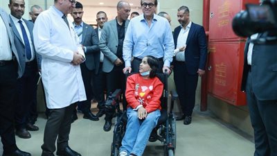 وزير الصحة يتفقد أعمال تطوير مبنى العيادات الخارجية بمستشفى الجمهورية التعليمي