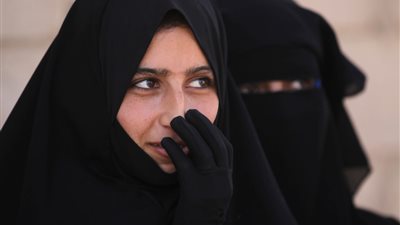 الأرملة تفاجئ الورثة.. حقوق مالية مُقدَّمة قبل تقسيم التركة