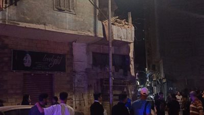 تحطم سيارتين.. انهيار أجزاء من عقار في الإسكندرية دون إصابات