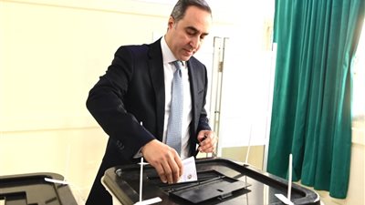الأمين العام لمجلس النواب يدلي بصوته في انتخابات المرحلة الثانية