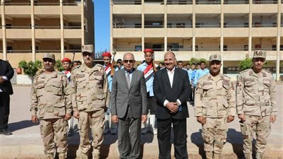 محافظ المنيا يتابع تطوير الثانوية الزراعية ومشروعات الإنتاج الحيواني