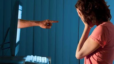 ابتزاز الخصوصية الزوجية.. جريمة تهدم البيت والمجتمع