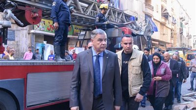 محافظ الإسكندرية يتابع تداعيات انهيار عقار بنطاق حي غرب
