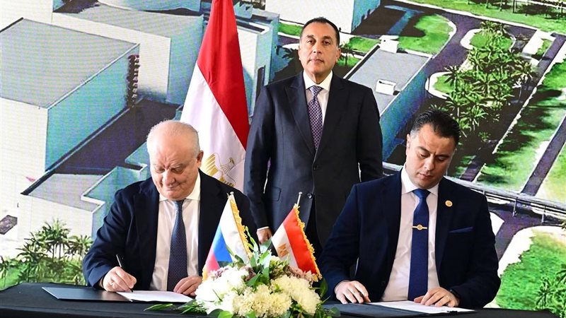  أثناء التوقيع 