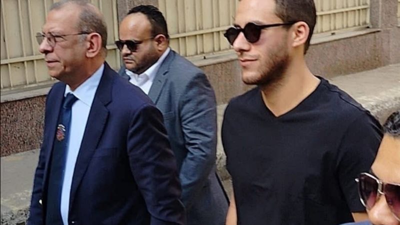 رمضان صبحي رفقة محاميه