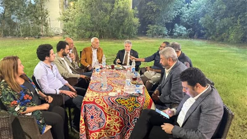 جانب من اجتماع حزب