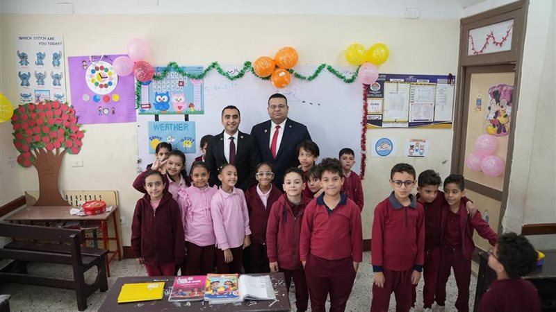 فريق من النيابة مع