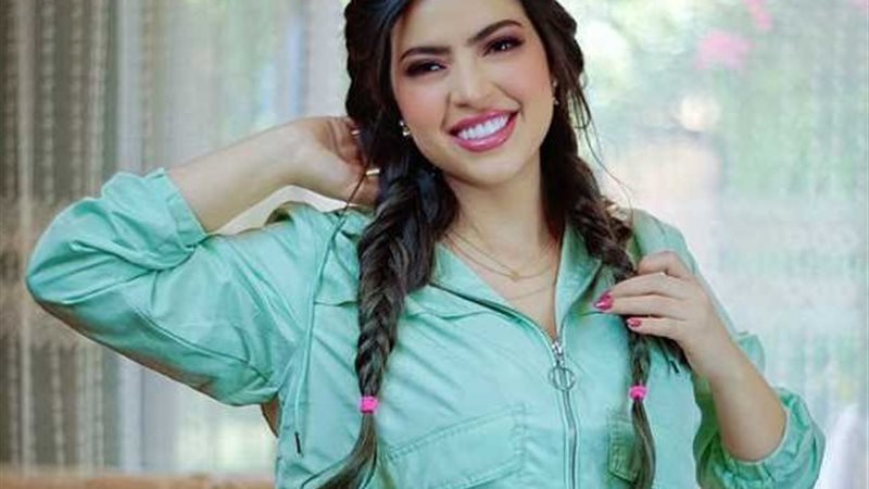 الفنانة ميرنا جميل