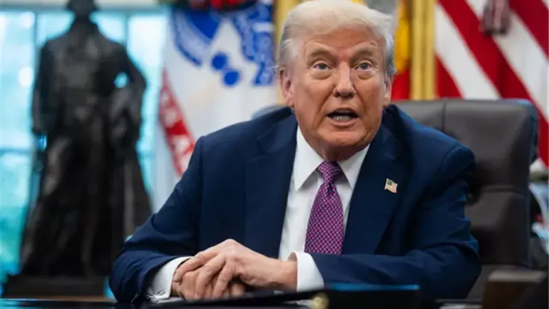 الرئيس الأمريكي دونالد