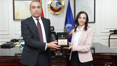 رئيس البنك الزراعي المصري يستعرض مع  محافظ البحيرة برامج تمويل صغار المزارعين لتحقيق التنمية الزرعية والريفية