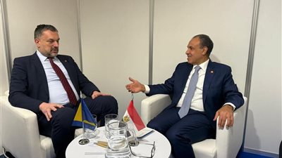 وزير الخارجية يلتقي نظيره من البوسنة والهرسك لتعزيز التعاون الثنائي