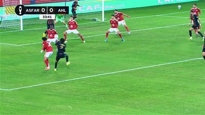 خبير تحكيمي يحسم الجدل بشأن صحة ركلة جزاء الجيش الملكي أمام الأهلي 