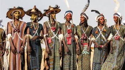 مهرجان جيريول.. ساحة يتوج فيها الرجال بالجمال والرقص وتختار النساء شريك العمر بحرية