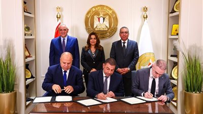 شراكة جديدة.. توقيع عقد تشغيل وإدارة مرفقي النقل الداخلي بطنطا والمحلة