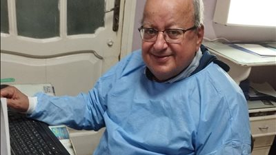 حكاية أبو المكارم.. أهالي بني سويف يناشدون استشاري أشعة بعدم الاعتزال؟.. ما القصة؟