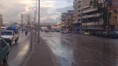 أمطار غزيرة تضرب الإسكندرية.. والصرف الصحي يعلن الطوارئ للتعامل مع الموجة