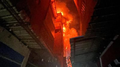 بعد مصرع 5 وإصابة 13.. التفاصيل الكاملة لـ حريق سوق الخواجات بالمنصورة (صور)