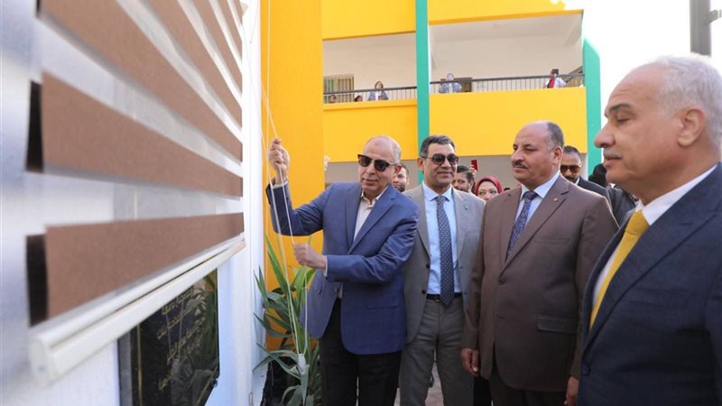 محافظ المنيا _ مدرسه