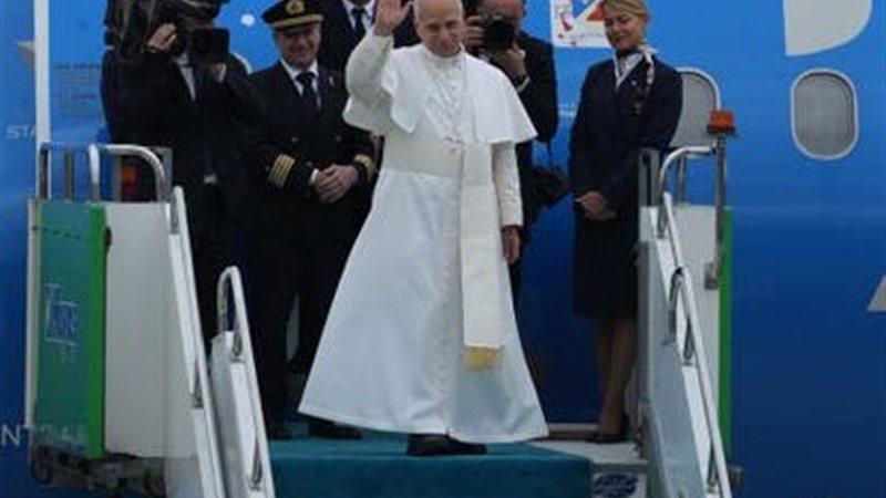 بابا الفاتيكان يصل