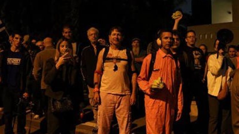 مظاهرات حاشدة أمام