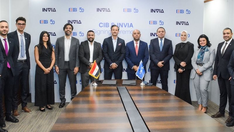 جانب من توقيع الاستراتيجية