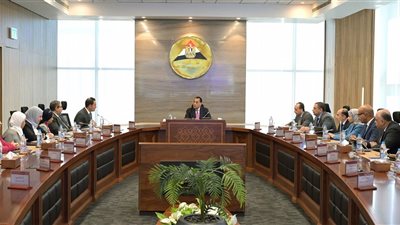 رئيس الوزراء يستعرض عدداً من ملفات عمل 